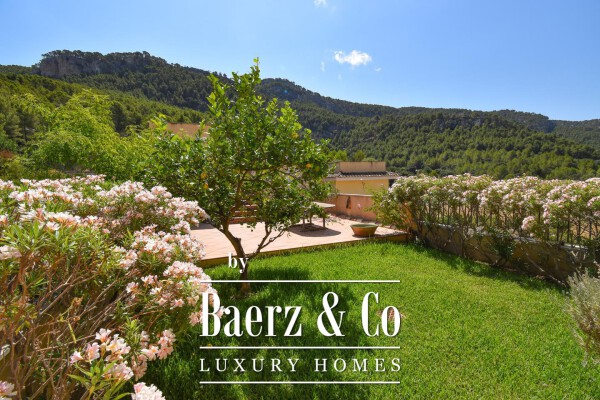 photo 1 Mansion with several Apartments and Pools