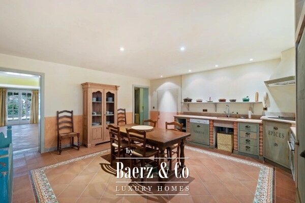 photo 18 Beautiful Provencal villa in the heart of an estate in Biot