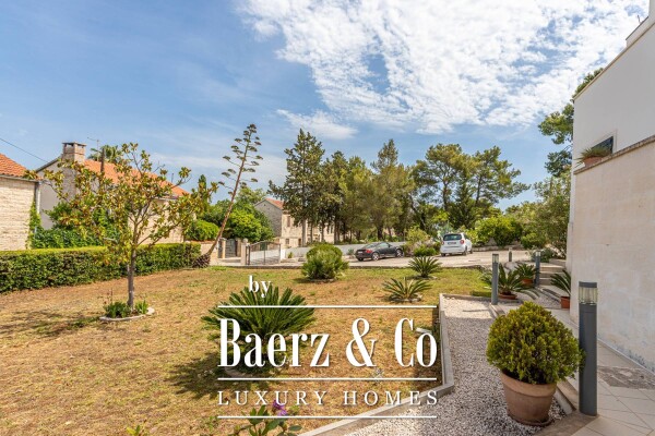 photo 5 Brac, beautiful villa with a large garden 20 m from the sea