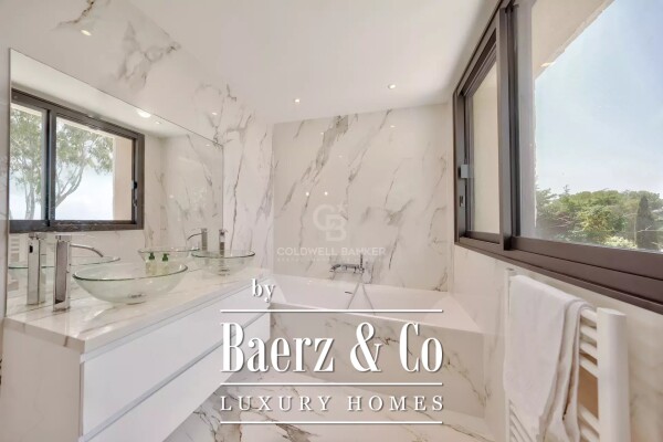 photo 14 Contemporary villa with Seaview