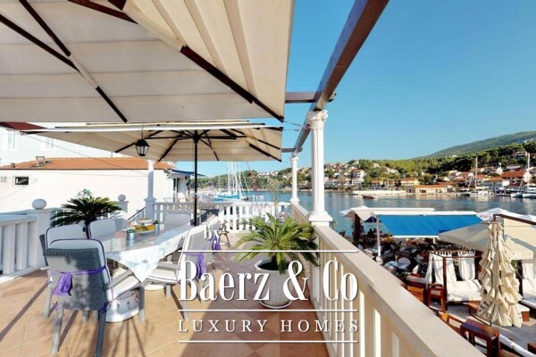 photo 4 Jelsa, a unique house right on the waterfront