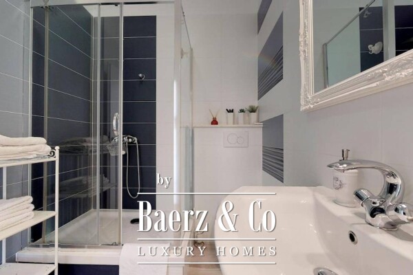 photo 25 Jelsa, a unique house right on the waterfront