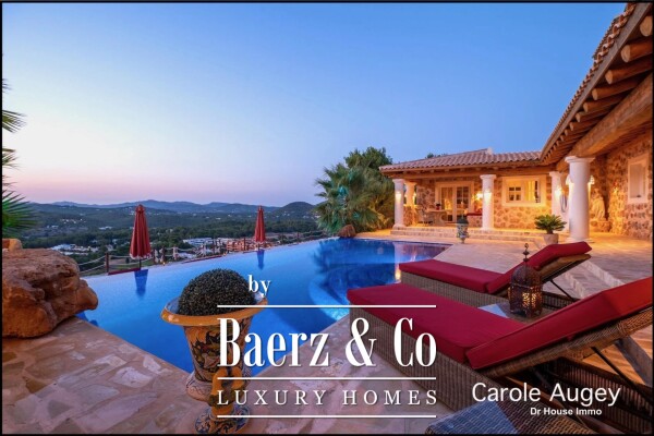 photo 10 Authentic Villa facing the Golf Course