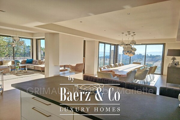 photo 6 Grimaud, France