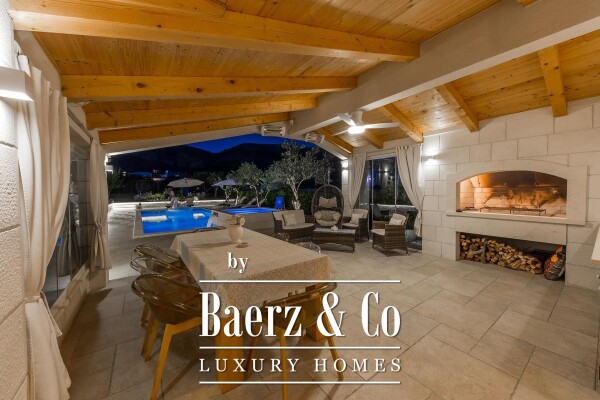 photo 25 Seget Donji, exceptional property with two buildings, swimming pool, jucuzzi and garden