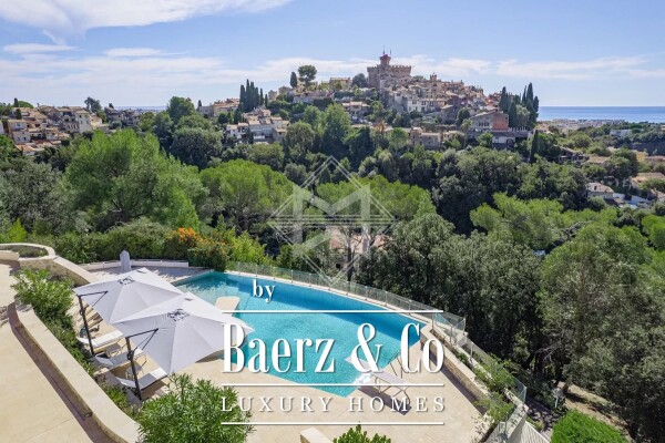 photo 2 Large property with Castle and sea views