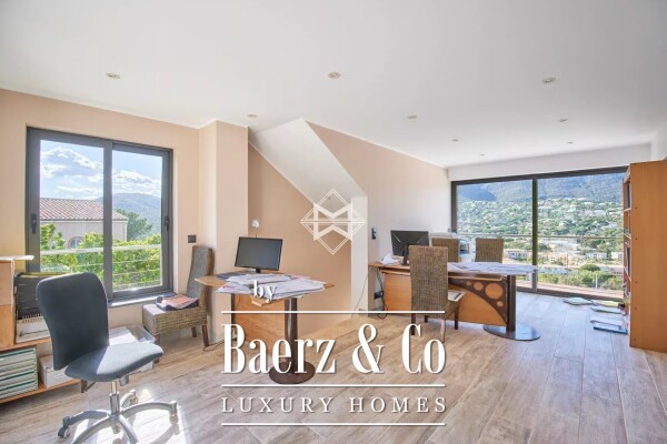 photo 19 Architect-designed Villa in Cavalaire-sur-Mer