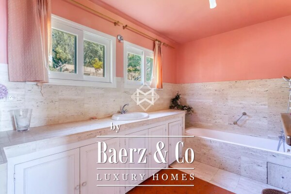 photo 17 Property with 2 Villas and Swimming Pool - Le Lavandou