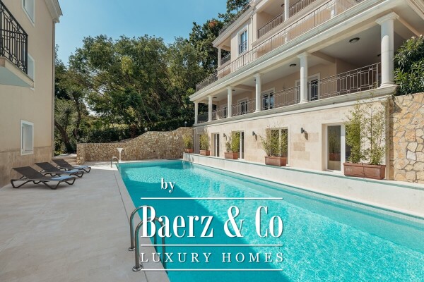 photo 4 Luxurious Three Bedroom Apartment in Herceg Novi with Pool Access