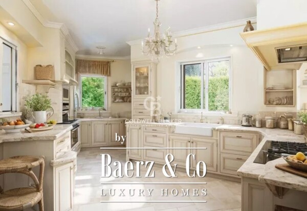 photo 9 ESTATE PROPERTY IN THE HEART OF A LANDSCAPED PARK