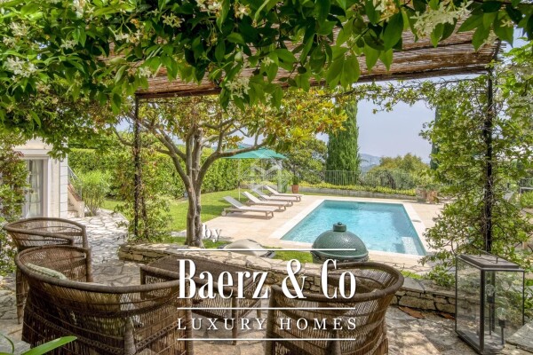 photo 1 Charming villa with sea view and walking distance to the village