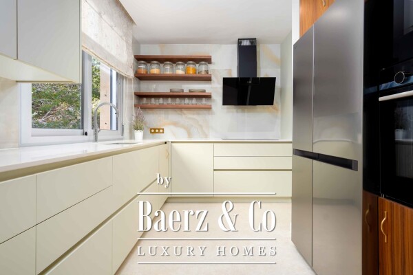 photo 8 Spacious apartment with sea views, parking and pool