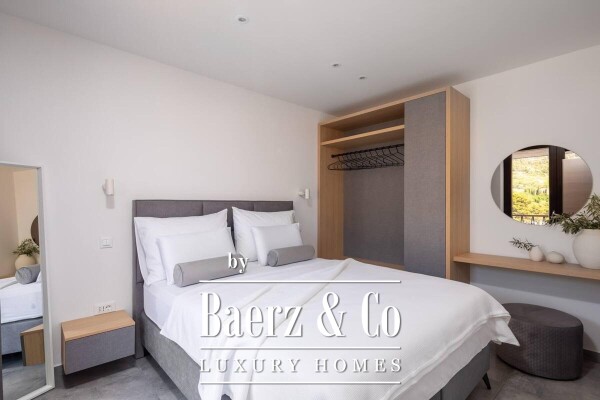 photo 5 Vis, Komiža, newly built house in the center of town