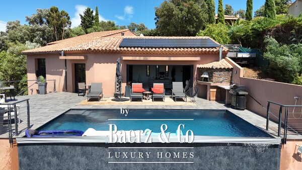 photo 15 Renovated 7-room villa with sea and vineyard views, featuring a swimming pool, gym, hammam, cinema room and garage.