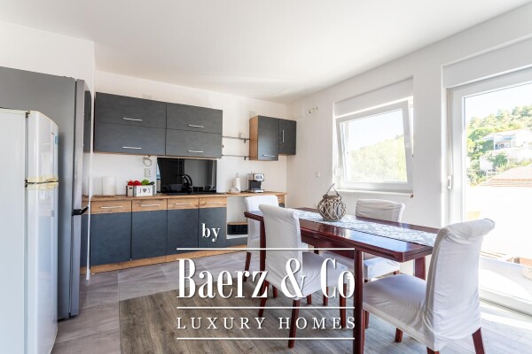 photo 4 Čiovo, Okrug Gornji,  4-apartment house with an outdoor kitchen, third row from the sea