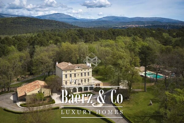 photo 1 Elegant private mansion in the heart of a vast estate