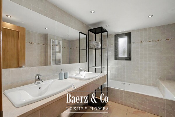 photo 15 Singular house with open sea views and private rooftop