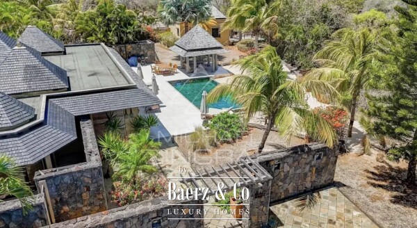 photo 3 Prestigious Villa on the West Coast