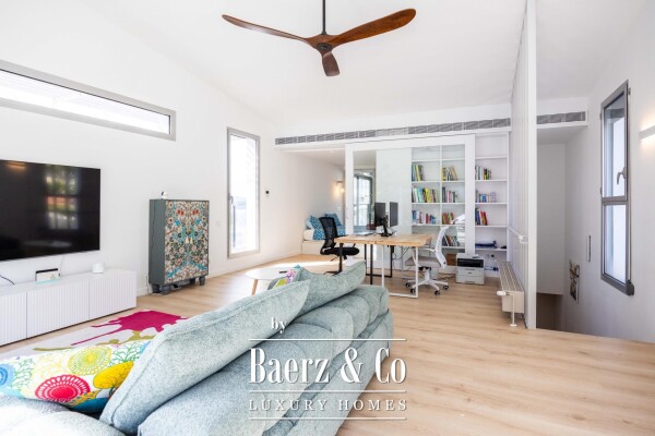 photo 17 Contemporary Elegance, Absolute Light and an Exclusive Lifestyle