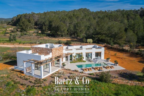 photo 2 Beautiful luxury home in Santa Gertrudis, Santa Gertrudis