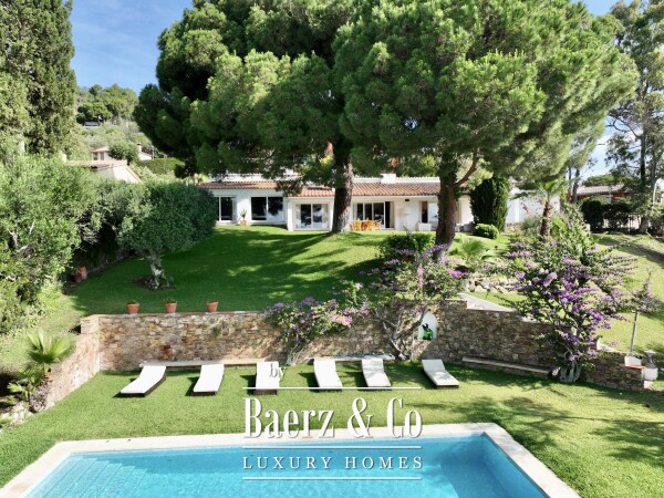 photo 1 Elegant Mediterranean estate with sea views and proven investment appeal — Calonge, Costa Brava
