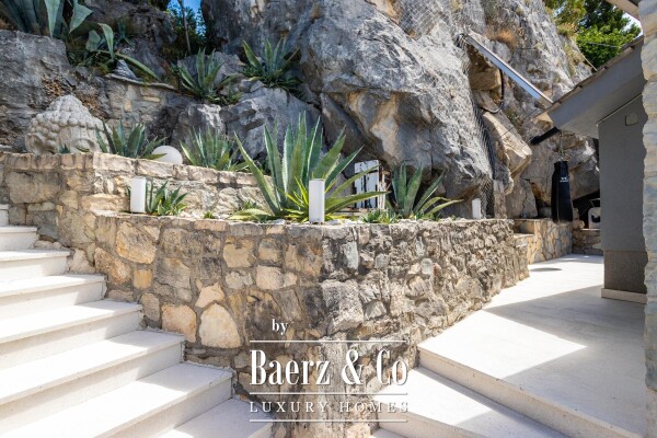 photo 16 Brela, unique stone villa with a panoramic view and a swimming pool