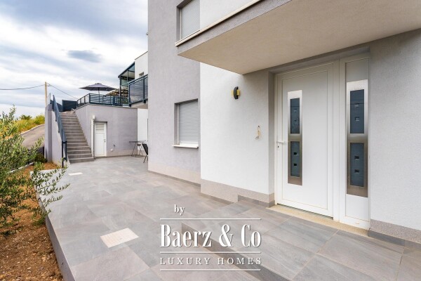 photo 30 Podstrana, newly built house with a pool